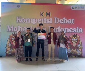 Mahasiswa Universitas Sembilanbelas November (USN) Kolaka turut serta dalam Kompetisi Debat Mahasiswa Indonesia (KDMI) Tingkat Nasional